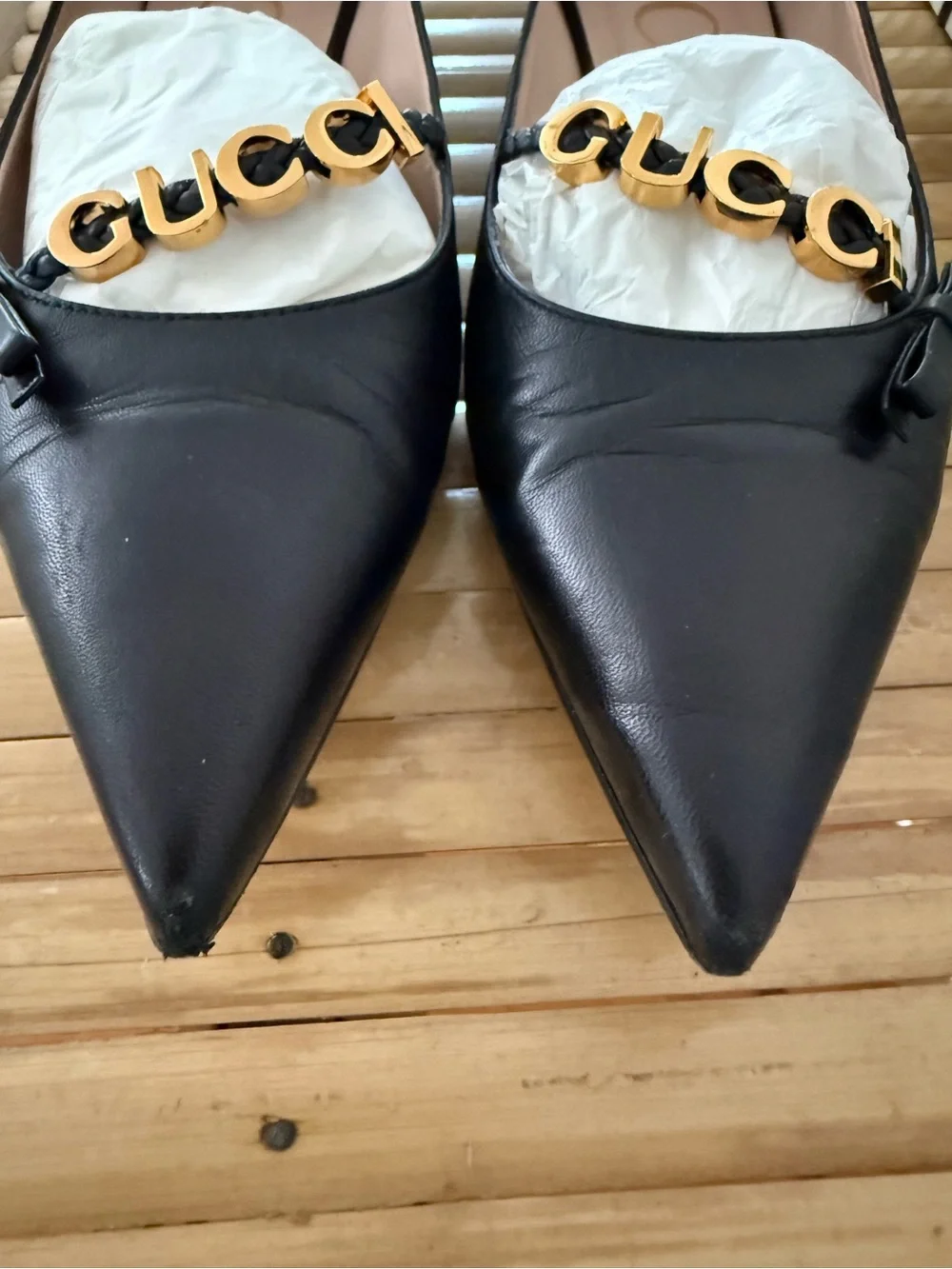 Gucci Black Leather Pointed Toe Logo Chain Flats - Authentic - Picture 3 of 7